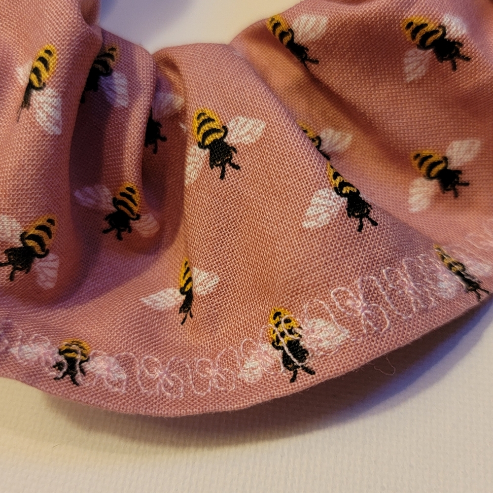 Bees 🐝 Scrunchie - Picture 3 of 4